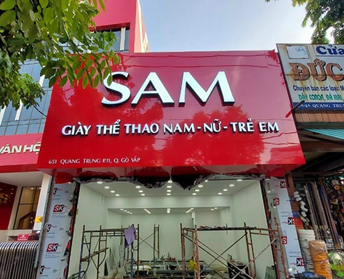 Bảng hiệu alu Kính màu đỏ Sam