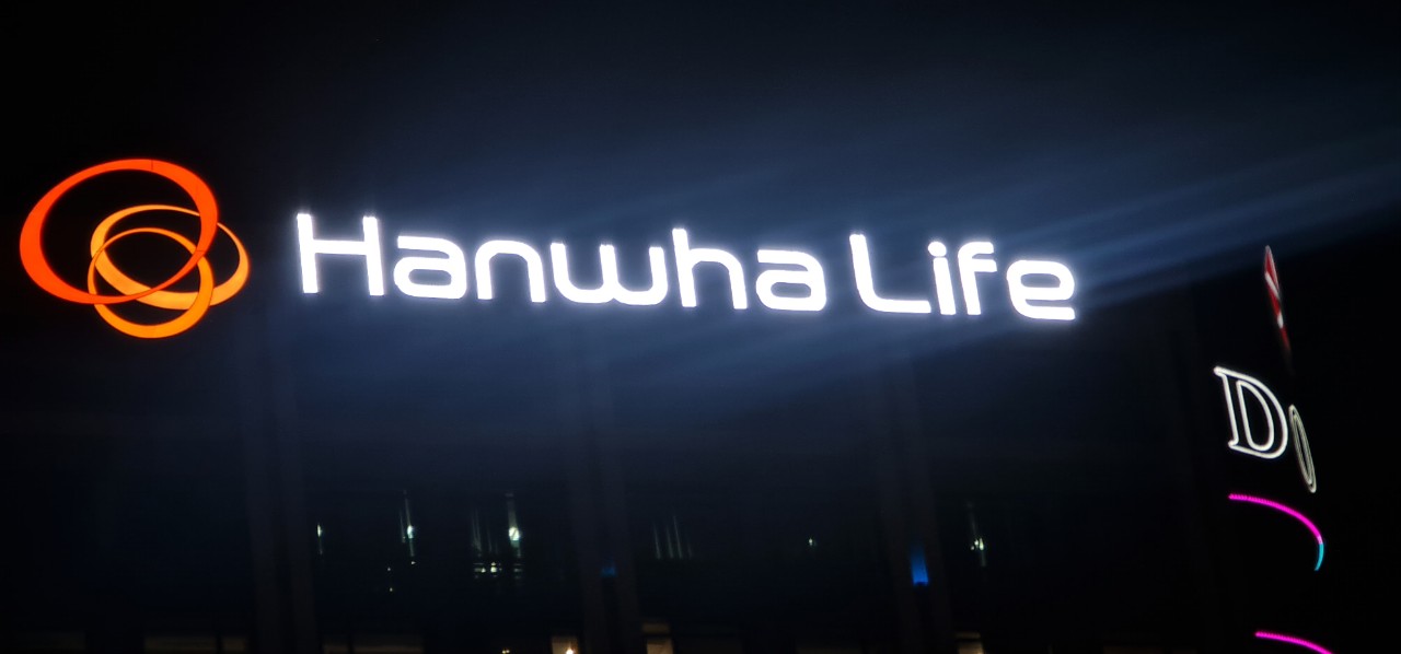 Chữ mica hộp đèn Tòa Nhà Hanwha Life